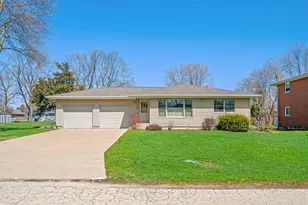 356 E Ann St, Somonauk, IL 60552 - Photo 1