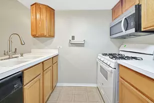 1978 Kenilworth Cir, Hoffman Estates, IL 60169 - Photo 6