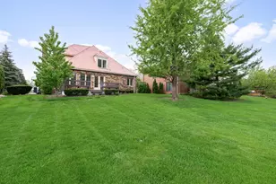 910 Red Fox Ln, Oak Brook, IL 60523 - Photo 2