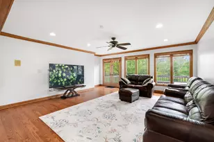910 Red Fox Ln, Oak Brook, IL 60523 - Photo 12