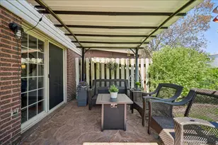 1739 N Windsor Dr, Arlington Heights, IL 60004 - Photo 16
