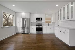 7727 New England Ave, Burbank, IL 60459 - Photo 2