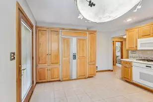 5644 N Meade Ave, Chicago, IL 60646 - Photo 8