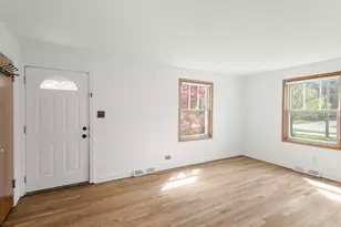 132 Hiawatha Dr, Clarendon Hills, IL 60514 - Photo 4