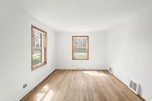 132 Hiawatha Dr, Clarendon Hills, IL 60514 - Photo 6
