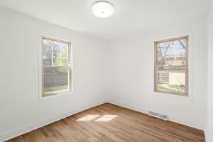 132 Hiawatha Dr, Clarendon Hills, IL 60514 - Photo 16