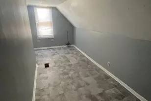 8136 S Exchange Ave, Chicago, IL 60617 - Photo 6