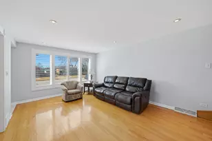 8215 Austin Ave, Burbank, IL 60459 - Photo 4