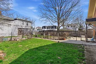 618 E 12th St, Lockport, IL 60441 - Photo 8