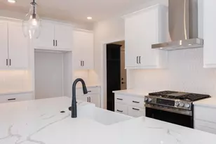 5012 Castlebar Dr, Bloomington, IL 61705 - Photo 10
