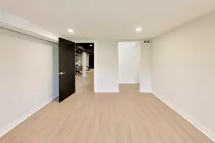 6730 W Dakin St, Chicago, IL 60634 - Photo 32