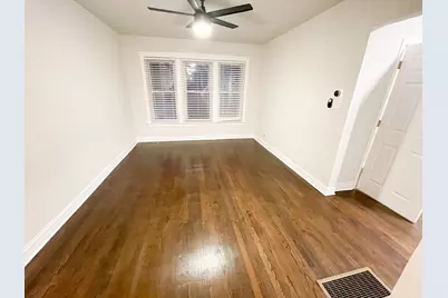 1957 W Waveland Avenue #1, Chicago, IL 60618 - Photo 2