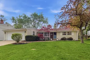 492 Weidner Rd, Buffalo Grove, IL 60089 - Photo 1