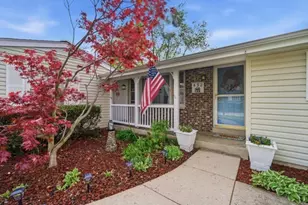 492 Weidner Rd, Buffalo Grove, IL 60089 - Photo 2