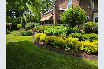 846 W Downer Place, Aurora, IL 60506 - Photo 2