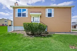 381 Thorncliffe Dr, Glendale Heights, IL 60139 - Photo 2