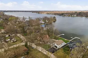 98 Cedar Dr, Crystal Lake, IL 60014 - Photo 6