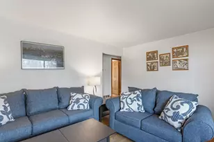 98 Cedar Dr, Crystal Lake, IL 60014 - Photo 10