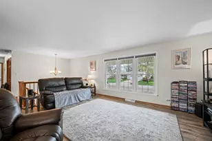 362 N Winston Dr, Palatine, IL 60074 - Photo 4