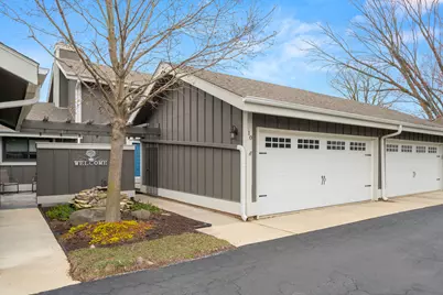 10 W Windsor Court, Sugar Grove, IL 60554 - Photo 2