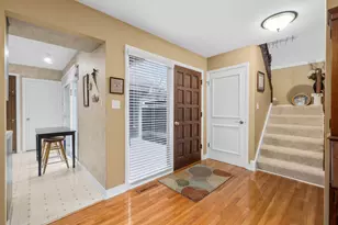 10 W Windsor Ct, Sugar Grove, IL 60554 - Photo 4