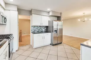 1061 E Sayles Dr, Palatine, IL 60074 - Photo 8