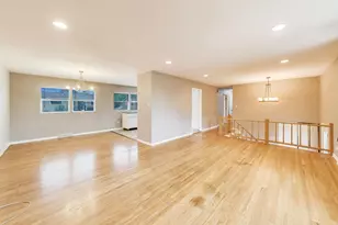 1061 E Sayles Dr, Palatine, IL 60074 - Photo 4