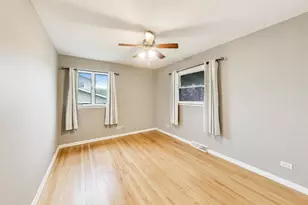 1061 E Sayles Dr, Palatine, IL 60074 - Photo 12