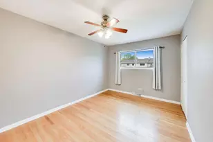 1061 E Sayles Dr, Palatine, IL 60074 - Photo 16
