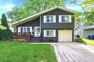 1240 Foxcroft Dr, Aurora, IL 60506 - Photo 1