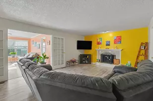 1050 Buckeye Ln, Decatur, IL 62521 - Photo 4