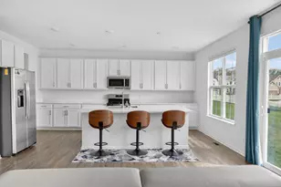 395 S Pointe Ave, South Elgin, IL 60177 - Photo 8