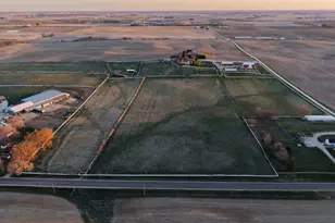 17207 Chase Rd, Dekalb, IL 60115 - Photo 4