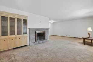 1301 Sherwood Pl, Joliet, IL 60435 - Photo 2