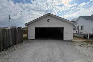 430 W Washington St, Hoopeston, IL 60942 - Photo 2