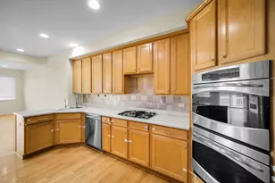 1028 Orchard Pond Ct, Lake Zurich, IL 60047 - Photo 10