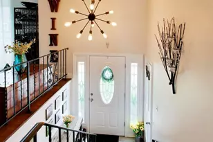 127 W King Henry Ct, Palatine, IL 60067 - Photo 2