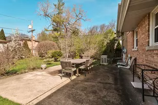 7650 Kenton Ave, Skokie, IL 60076 - Photo 24