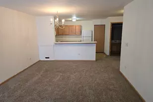 1626 McClure Rd, Aurora, IL 60505 - Photo 4