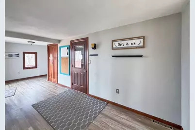 2472 W Red Oak Road, Freeport, IL 61032 - Photo 6