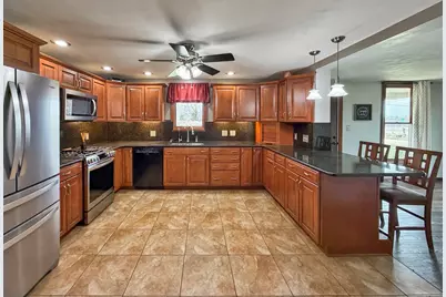 2472 W Red Oak Road, Freeport, IL 61032 - Photo 14
