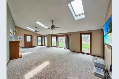 2472 W Red Oak Road, Freeport, IL 61032 - Photo 8