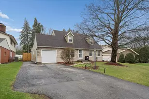 573 Dublin Dr, Mundelein, IL 60060 - Photo 1