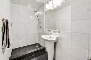 2314 W Farwell Ave, Chicago, IL 60645 - Photo 12