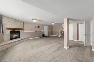 2217 Manico Dr, Crest Hill, IL 60403 - Photo 18