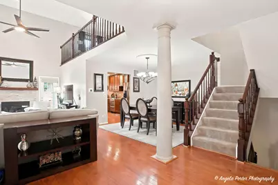 910 Sweetflower Drive, Hoffman Estates, IL 60169 - Photo 2