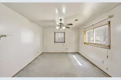 14024 S Manistee Avenue, Burnham, IL 60633 - Photo 2