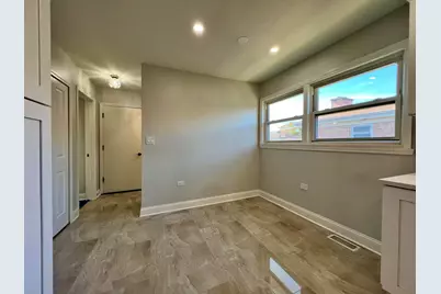 3335 W Pratt Avenue #2, Lincolnwood, IL 60712 - Photo 8