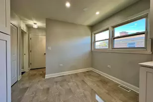 3335 W Pratt Ave, Lincolnwood, IL 60712 - Photo 8