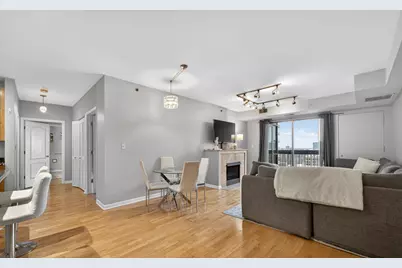 1212 N Wells Street #1205, Chicago, IL 60610 - Photo 2